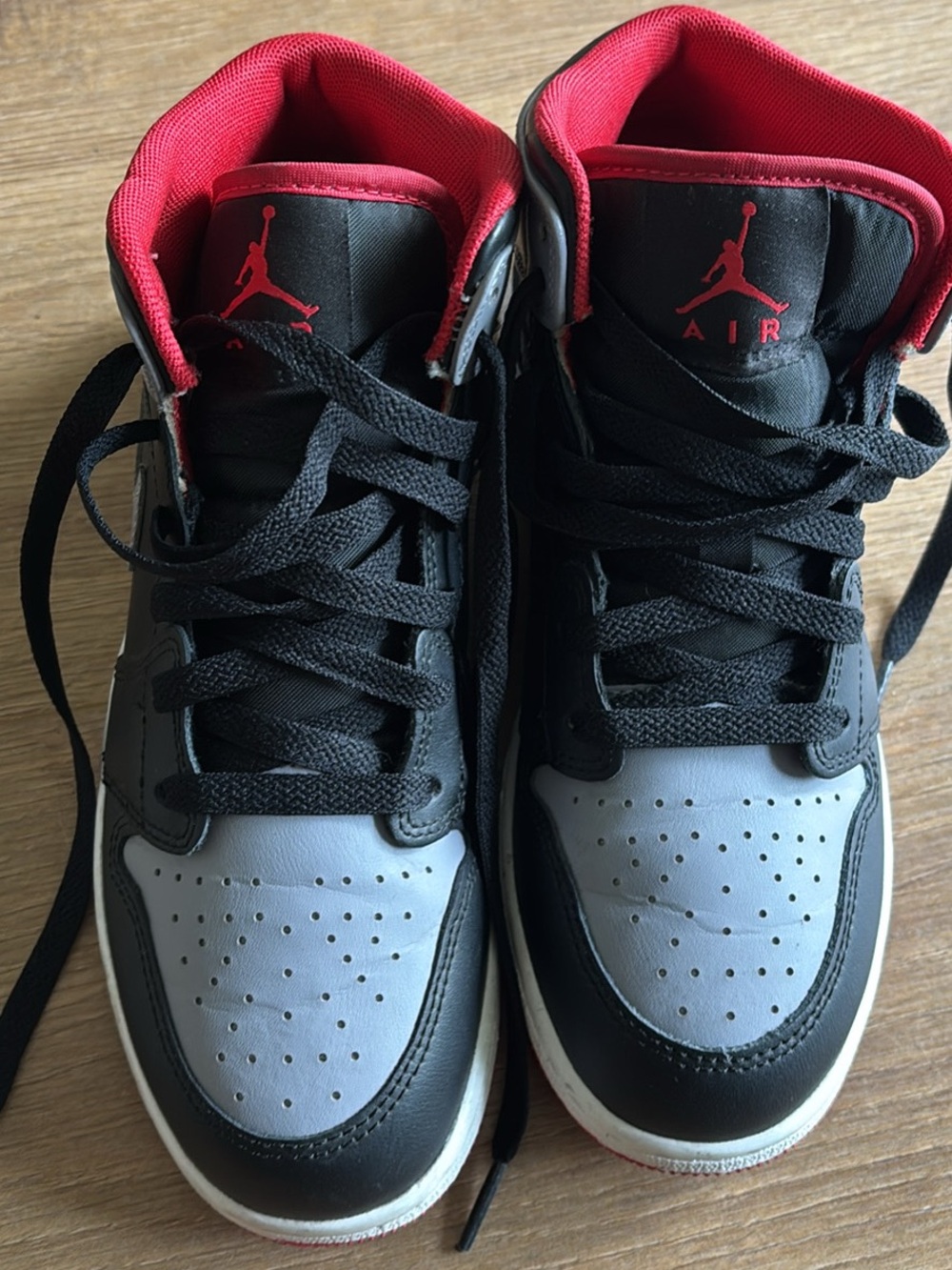 Boys air jordan 1 mid bred shadow shoes